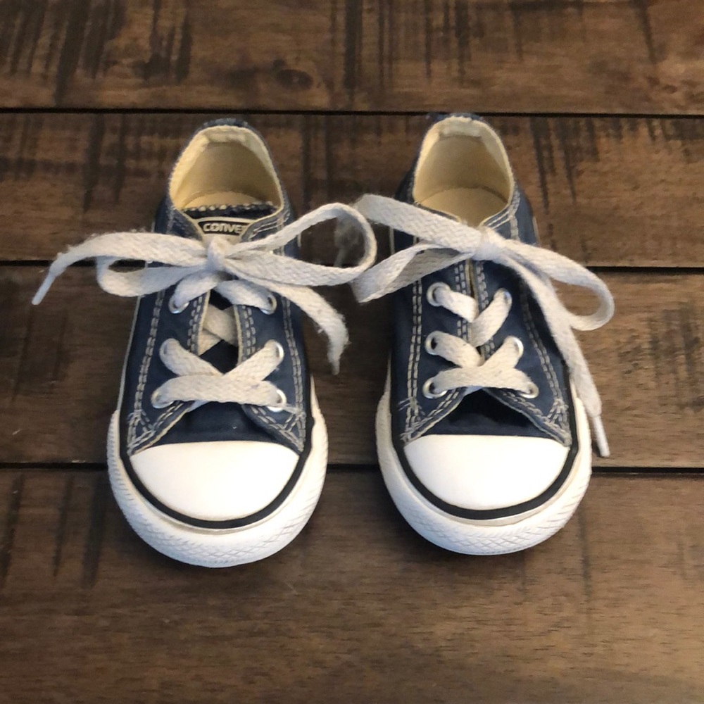 Toddler navy blue converse size 6